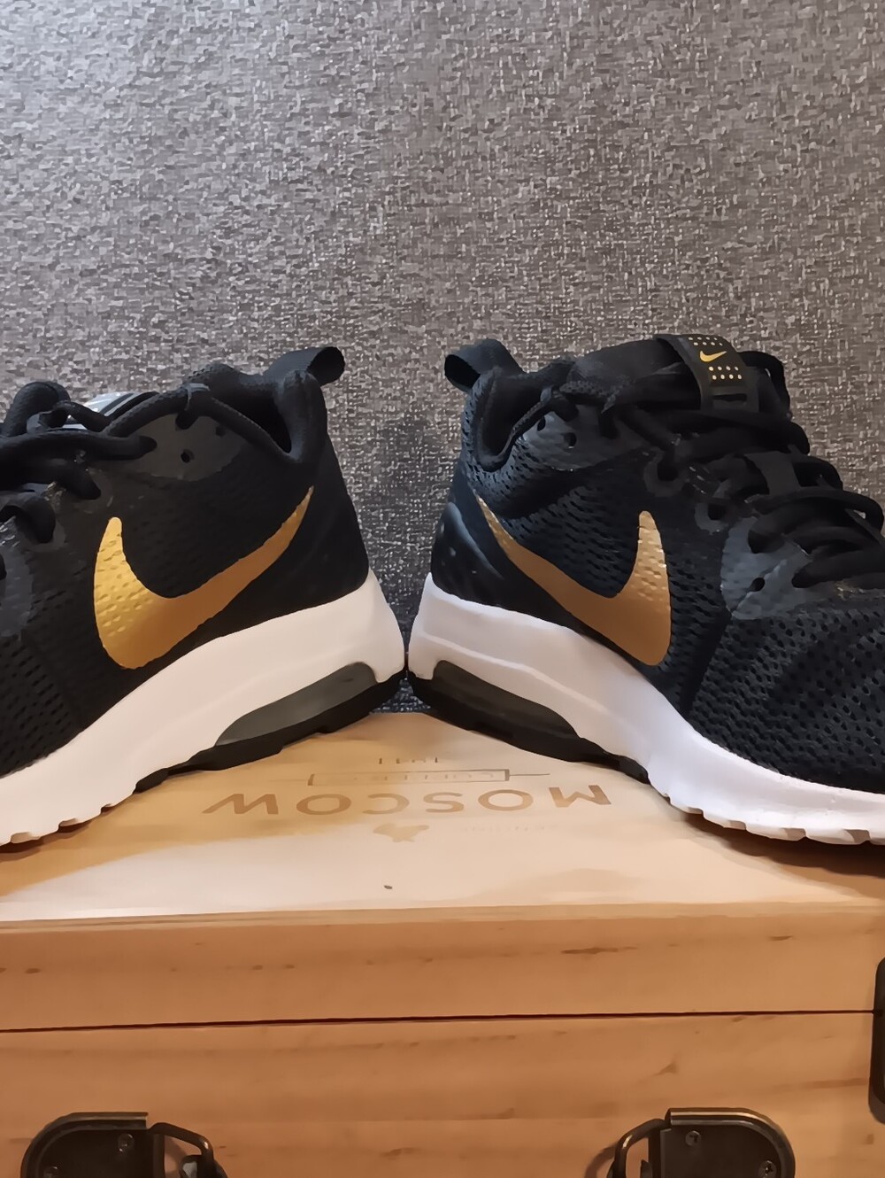 Nike Women's Air Max Motion Sneakers, Size 7 - Picture 8 of 9